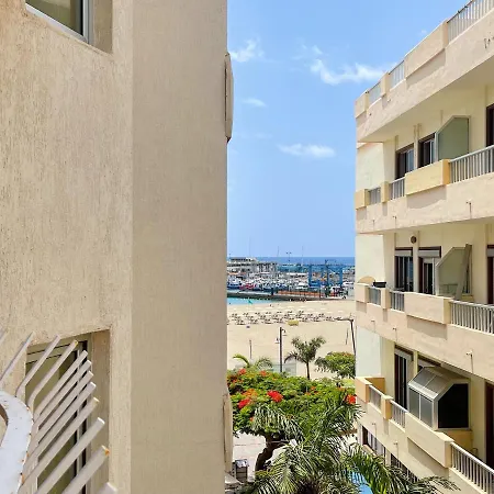 Edificio Playa Лос Кристианос